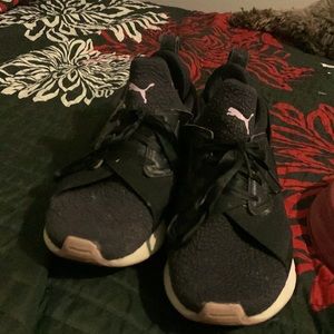 Black pale pink and white pumas